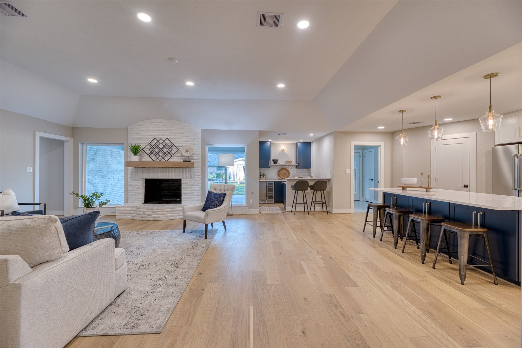 7602 Pagewood Lane Houston, TX 77063 - Photo 2 of 33 Vaulted ceiling adds grandeur to the family room.