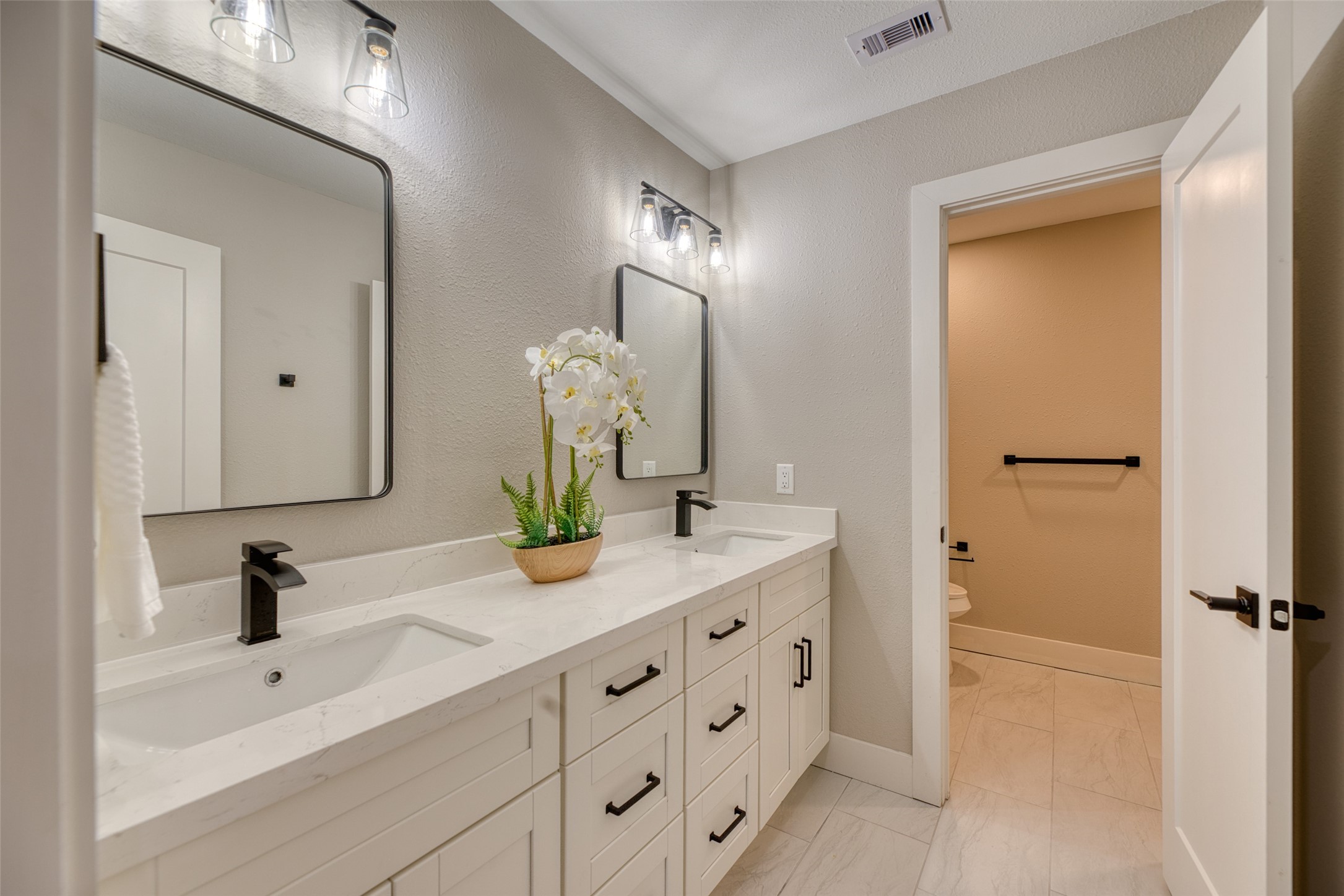 7602 Pagewood Lane Houston, TX 77063 - Photo 27 of 33 Hall bath with dual sinks adds convenience.