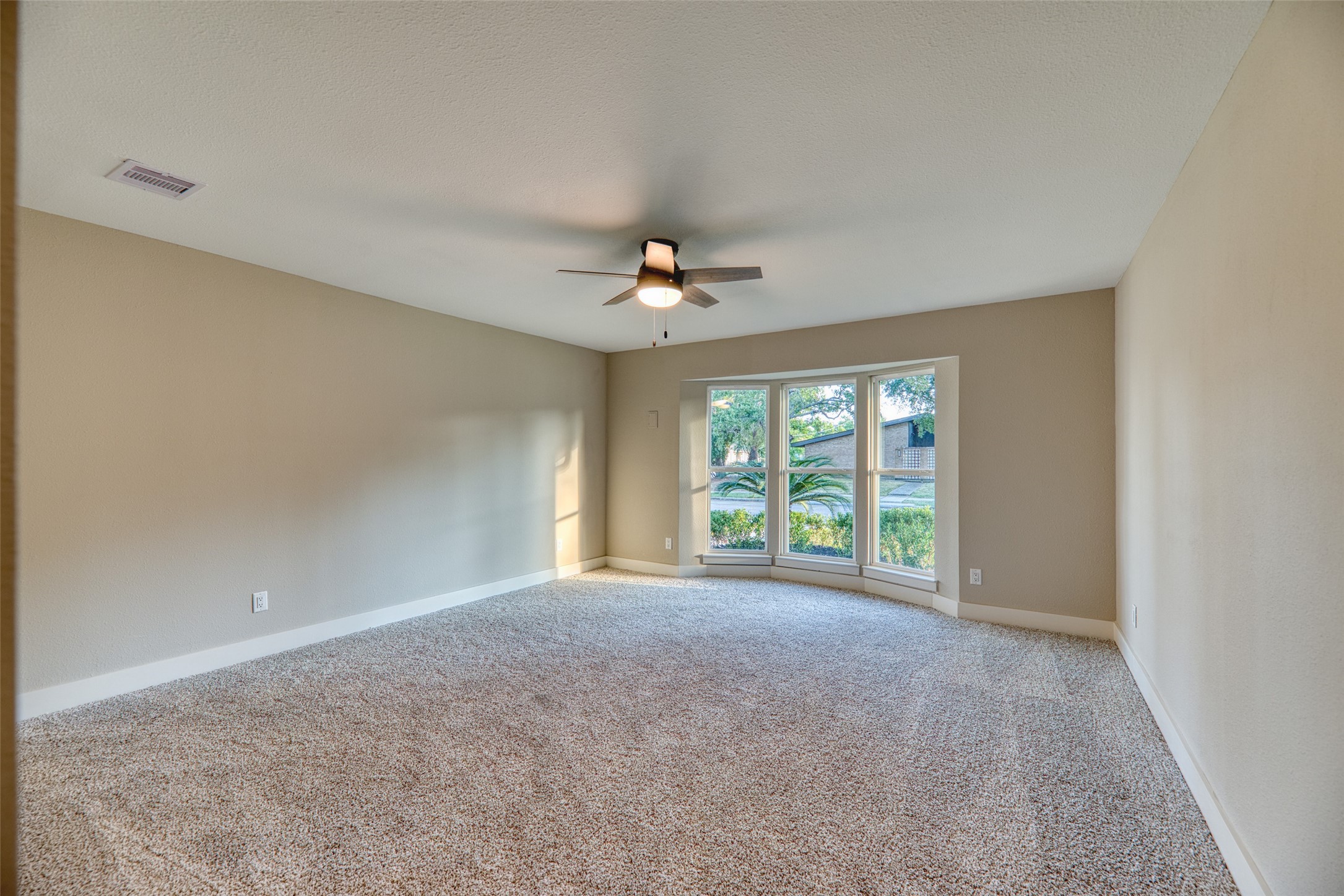 7602 Pagewood Lane Houston, TX 77063 - Photo 30 of 33 Large secondary bedroom doubles as a flexible space for movies or play.