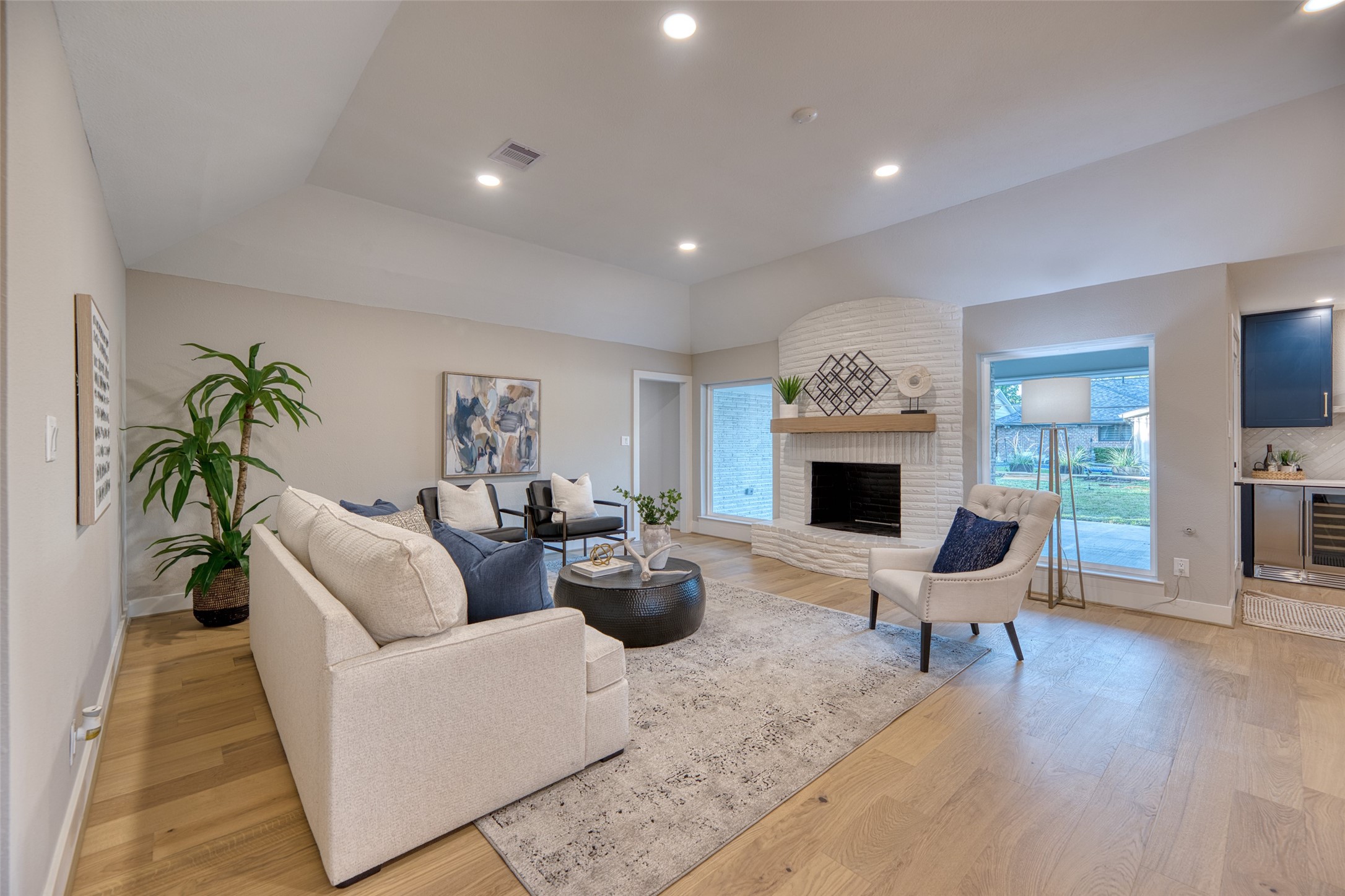 7602 Pagewood Lane Houston, TX 77063 - Photo 10 of 33 Entertain guests effortlessly in generous living spaces.