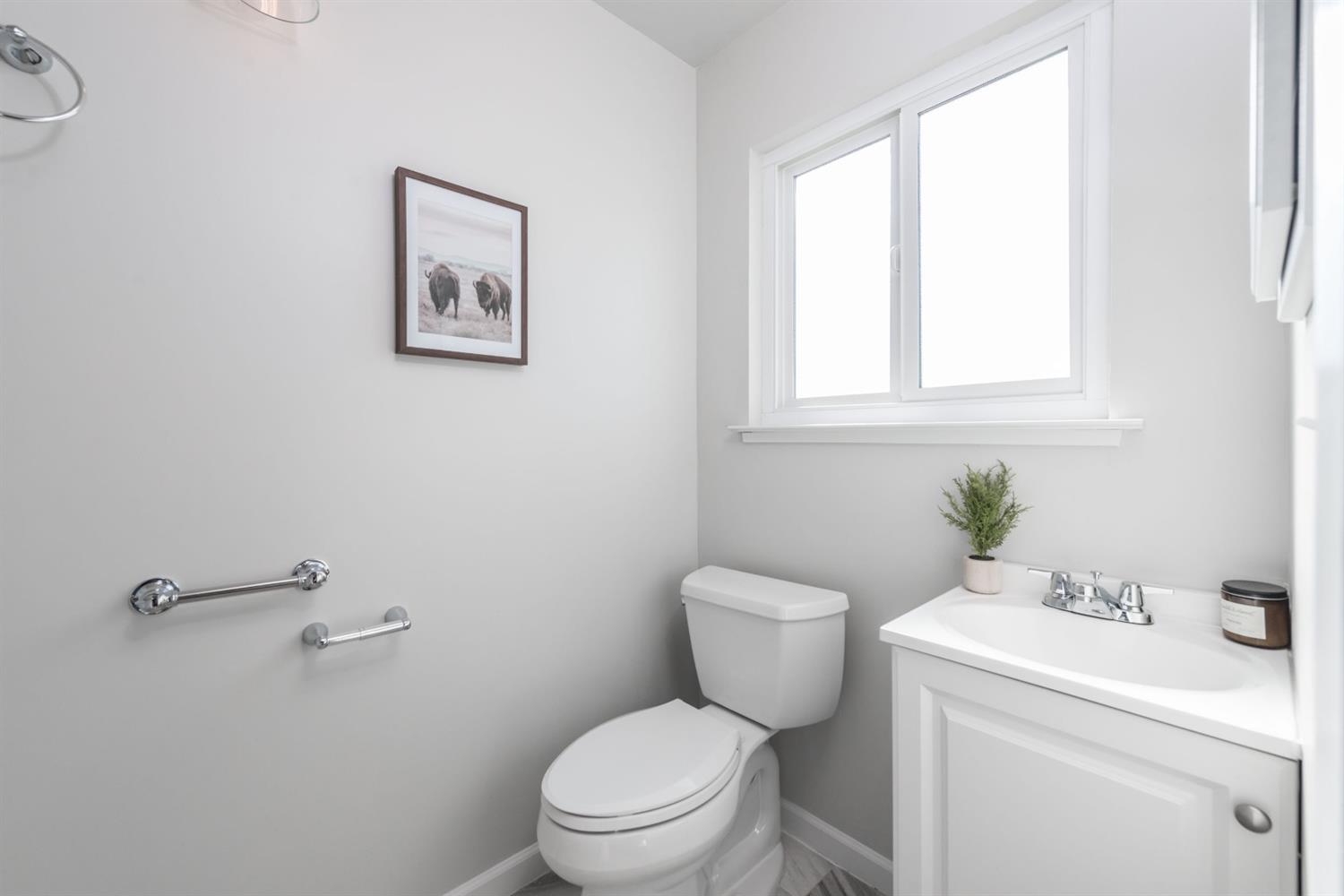 109 West Ashcroft Avenue Clovis, CA 93612 - Photo 12 of 14