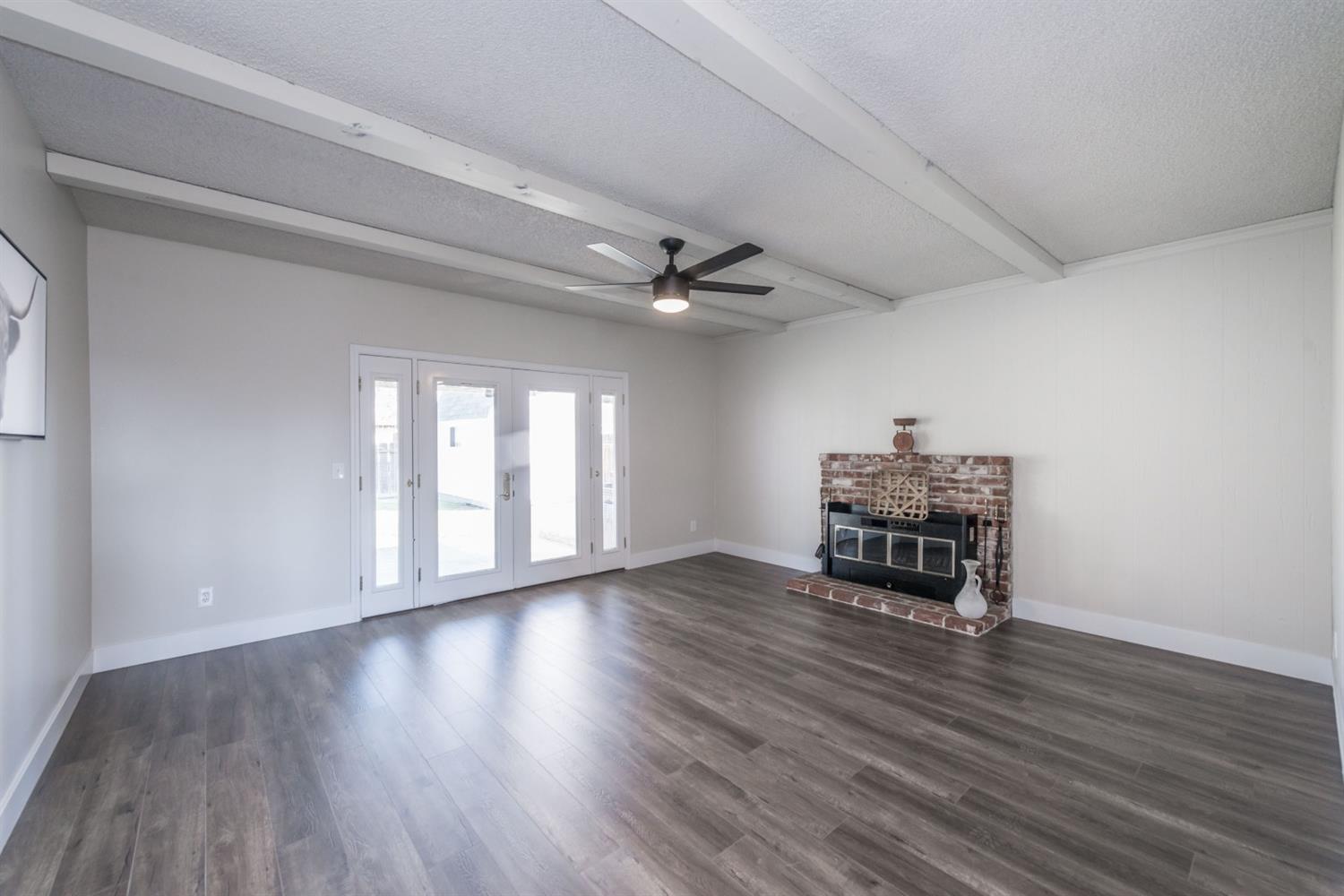 109 West Ashcroft Avenue Clovis, CA 93612 - Photo 5 of 14