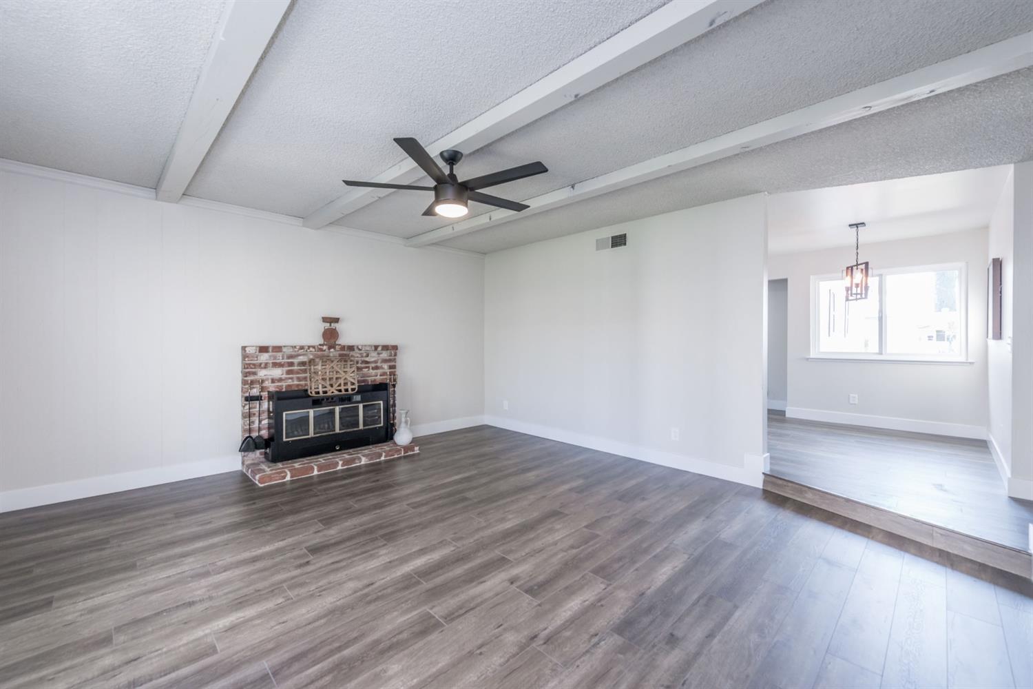 109 West Ashcroft Avenue Clovis, CA 93612 - Photo 6 of 14