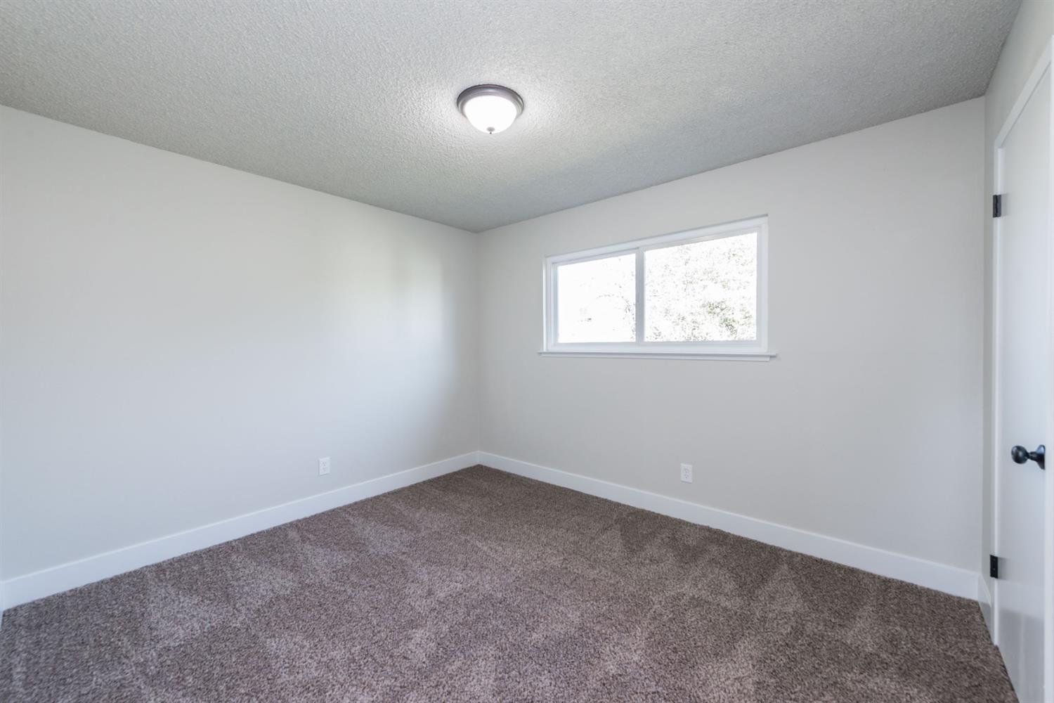 109 West Ashcroft Avenue Clovis, CA 93612 - Photo 9 of 14