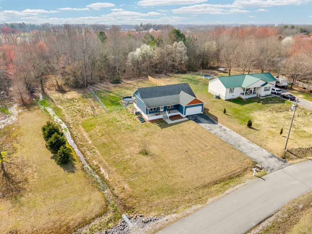 164 Prosperity Lane Sparta, TN 38583 - Photo 33 of 39 a view of a swimming pool with a yard