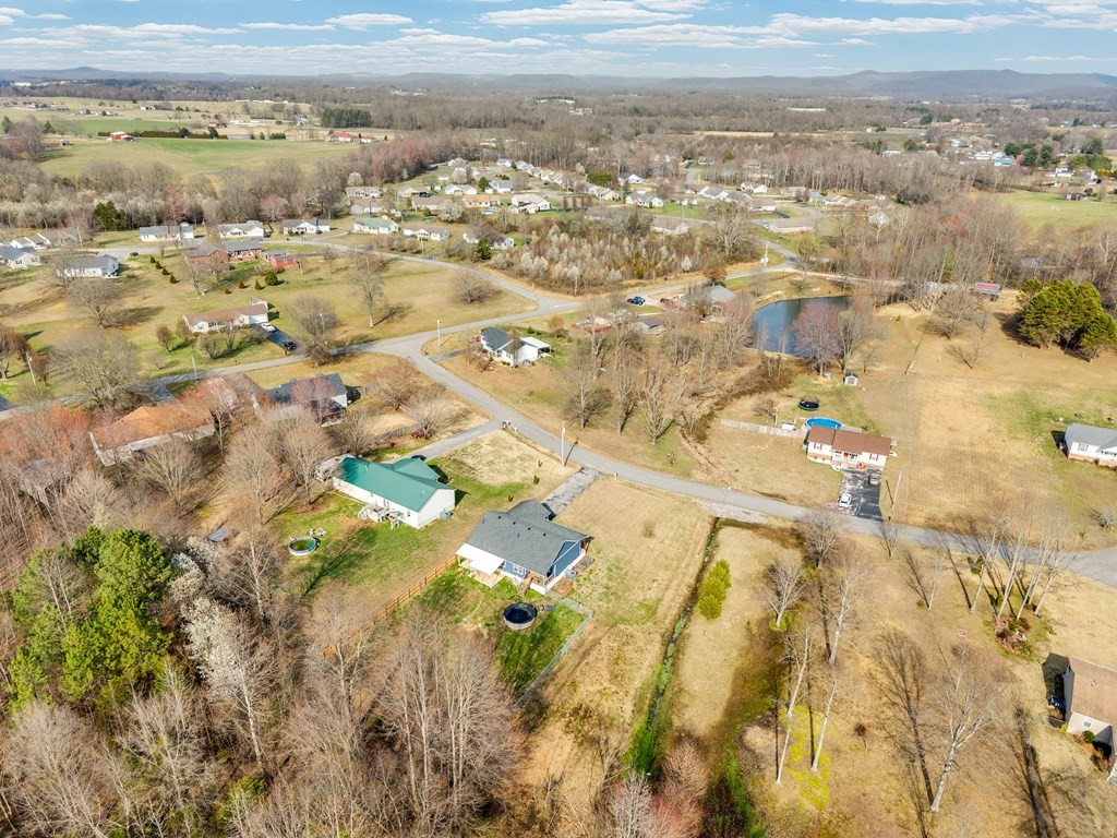 164 Prosperity Lane Sparta, TN 38583 - Photo 35 of 39 a view of city and mountain