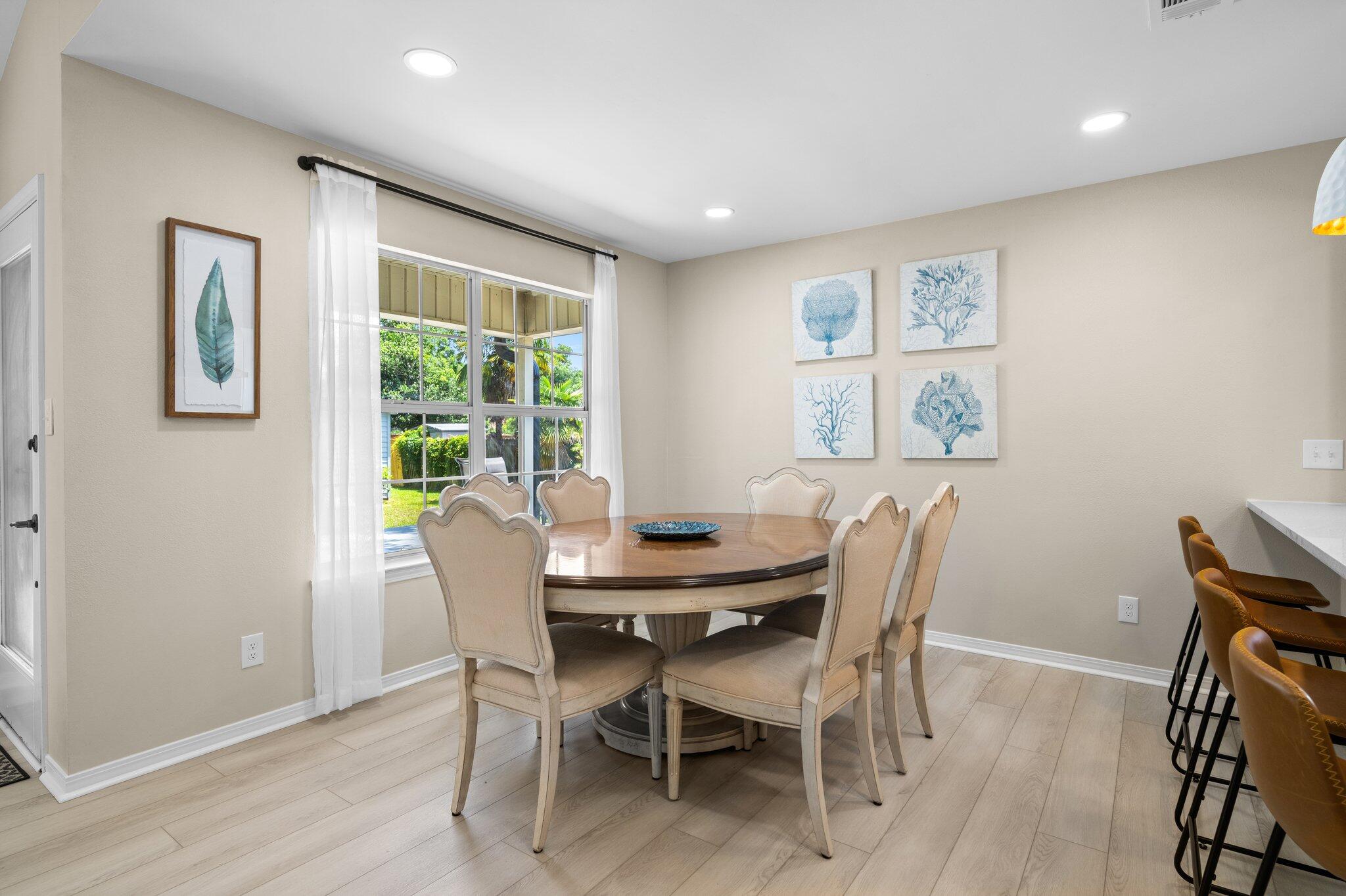 112 Meigs Drive Shalimar, FL 32579 - Photo 21 of 65 112 Meigs Drive_Dining