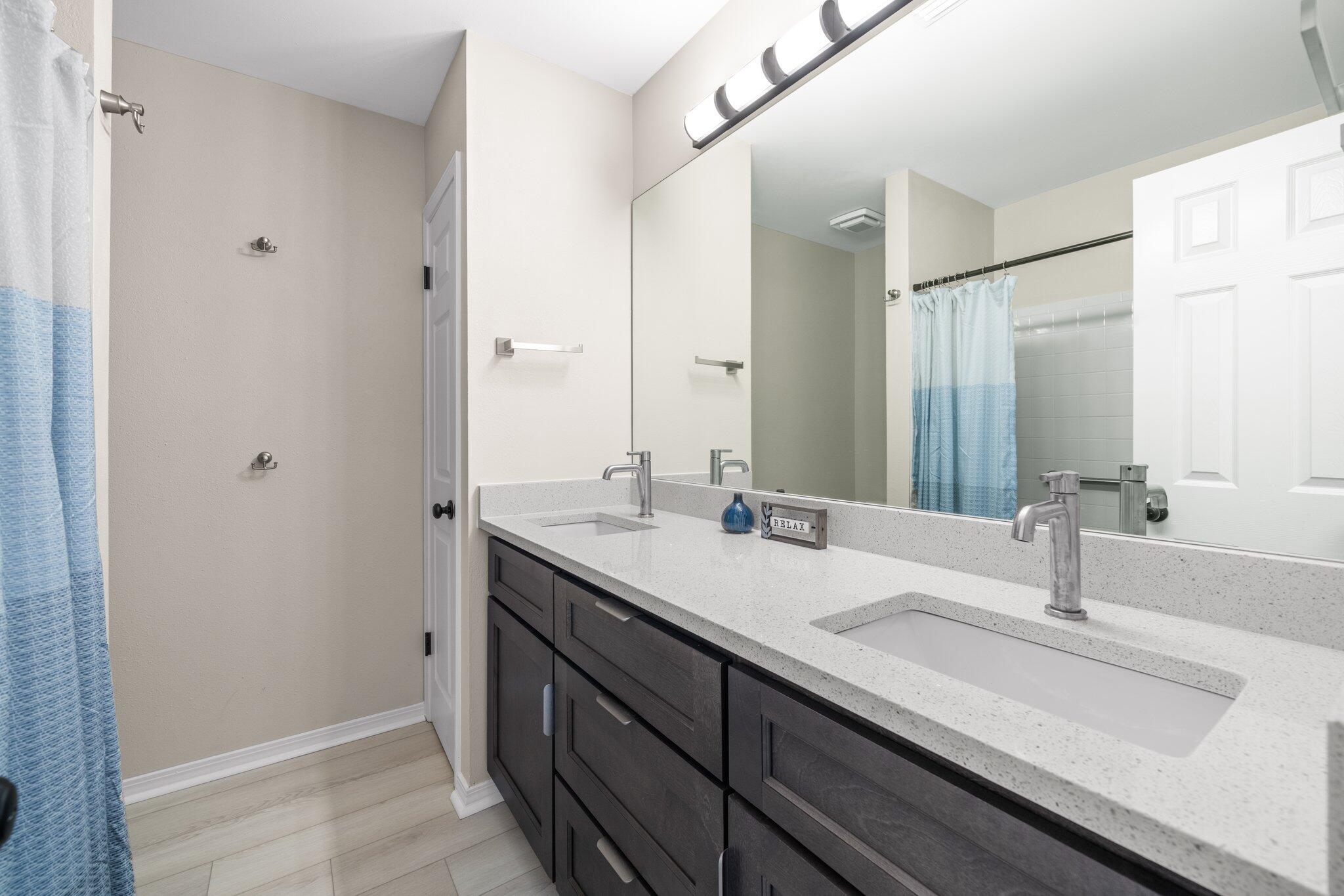 112 Meigs Drive Shalimar, FL 32579 - Photo 43 of 65 112 Meigs Drive_Hall Bathroom