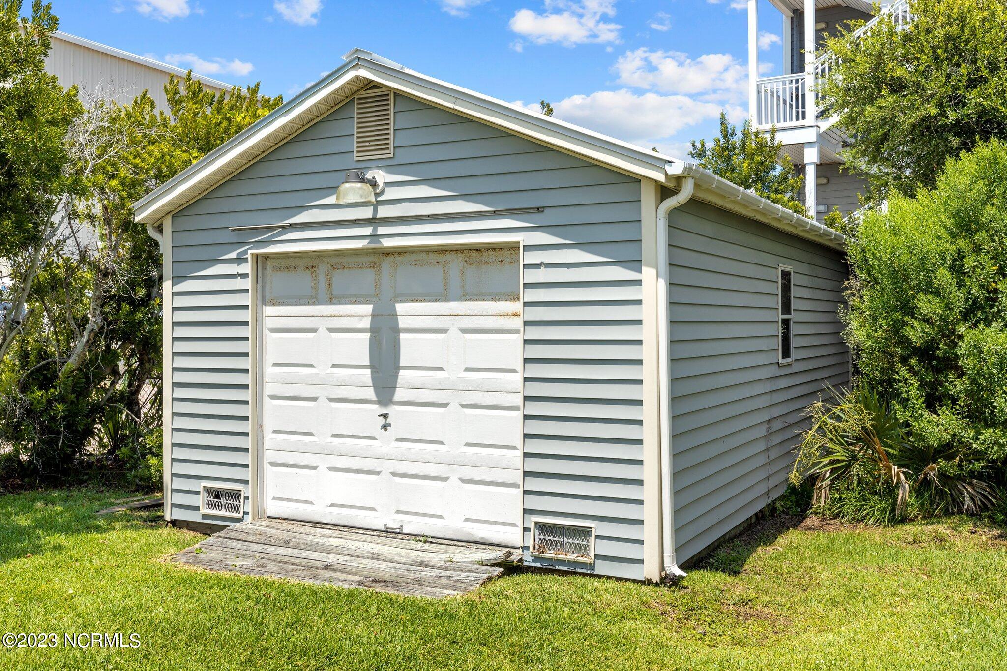 427 East Fort Macon Road Atlantic Beach, NC 28512 - Photo 33 of 42 Workshop