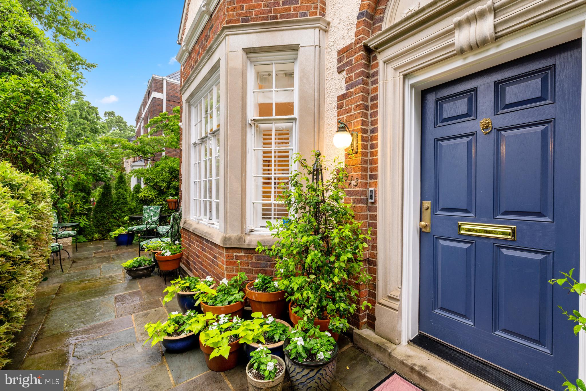 3013 Cathedral Avenue Northwest Washington, DC 20008 - Photo 2 of 33 a front view of a house