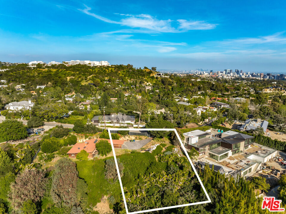 741 North Tigertail Road Los Angeles, CA 90049 - Photo 6 of 14