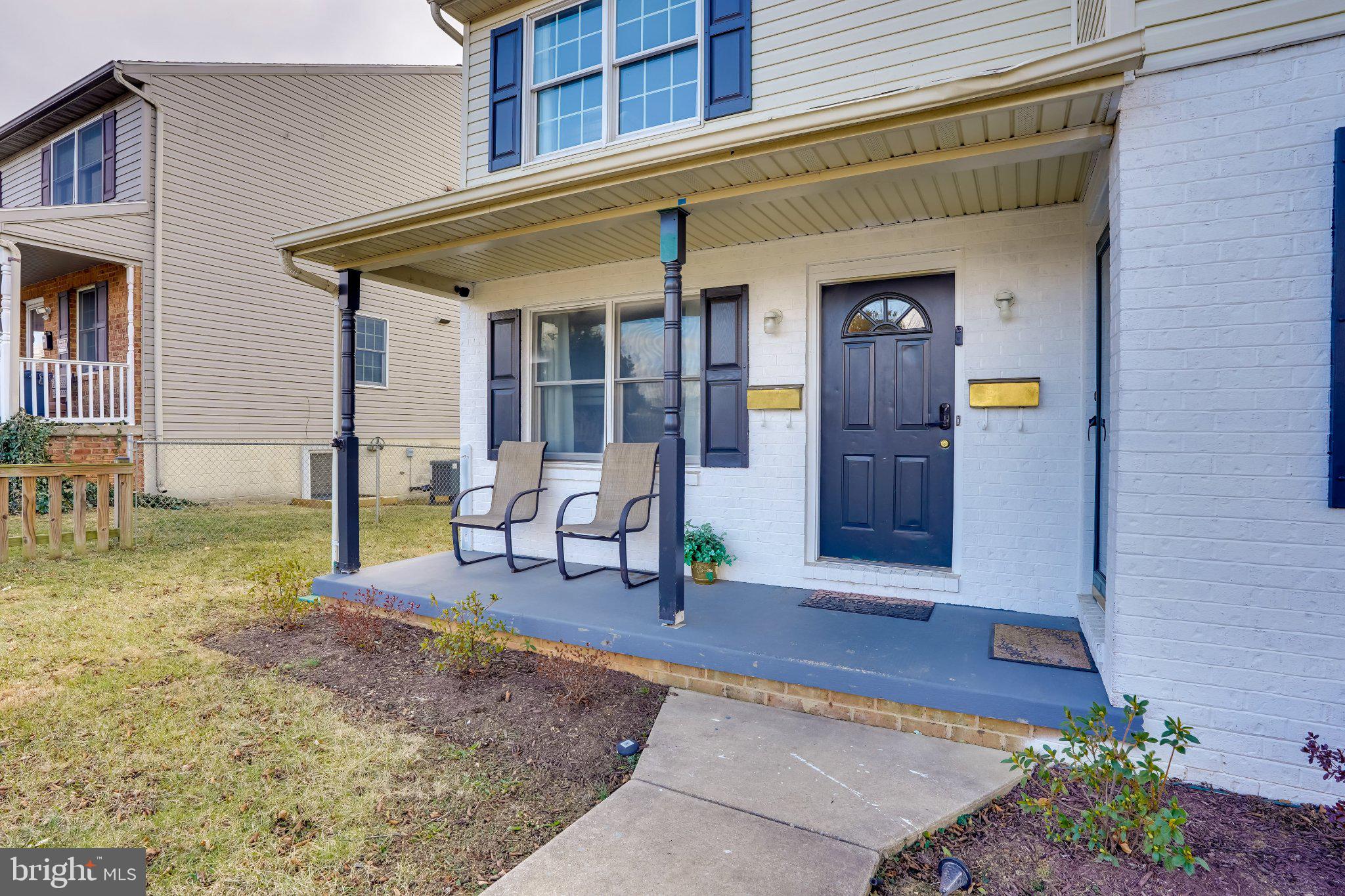 713-715 Medway Road Hagerstown, MD 21740 - Photo 26 of 43 a view of an chairs and table in the patio