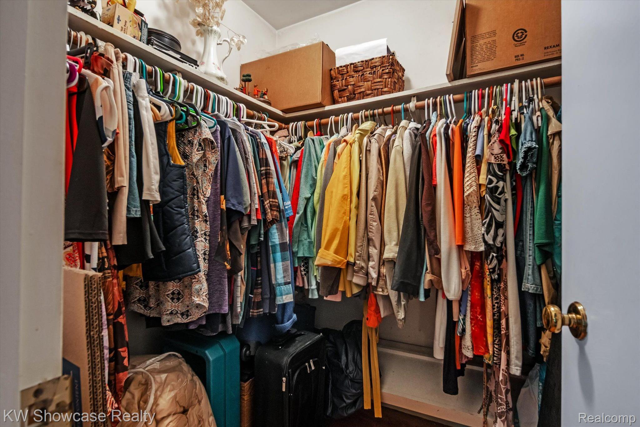 9220 Mcgregor Road Pinckney, MI 48169 - Photo 25 of 40 The walk in closet in the bedroom.