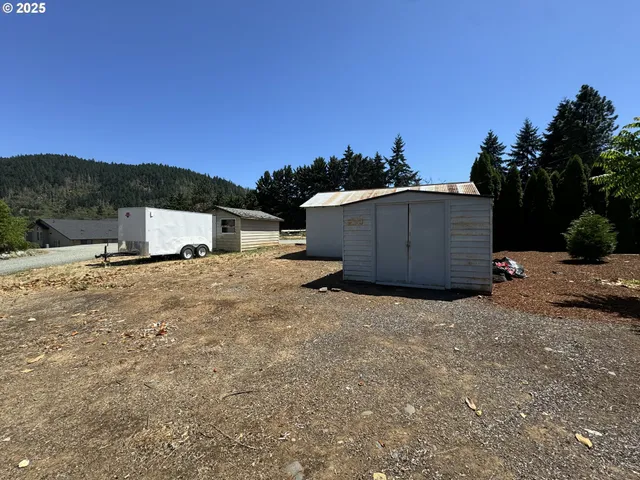 a house view with a outdoor space