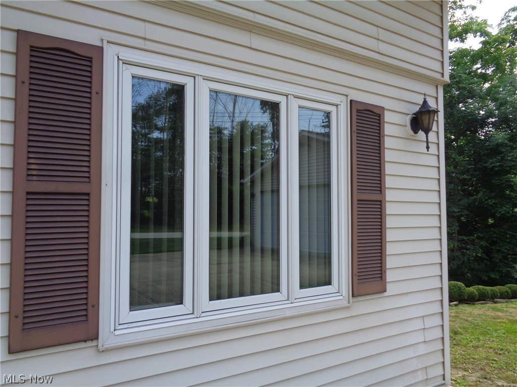 6573 Hathaway Road Cleveland, OH 44125 - Photo 3 of 31 Gallery Image 3