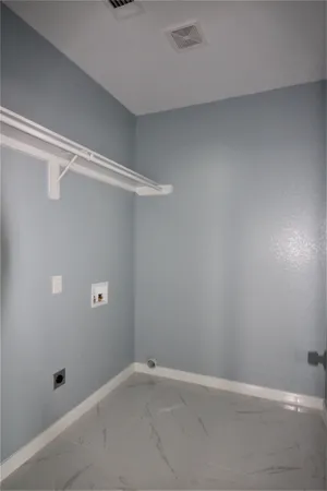 $1,600 | 956 County Road 281, Alvin, TX 77511