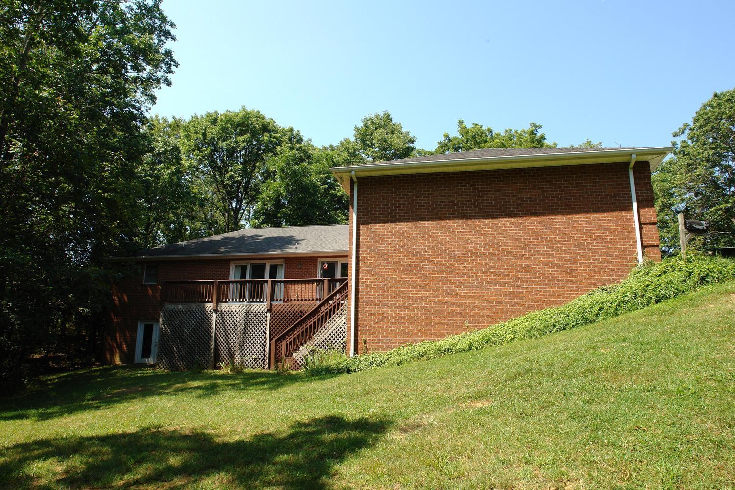 184 Ridge Trail Fincastle, VA 24090 - Photo 32 of 37 184 Ridge Trail Fincastle VA-large-031-2