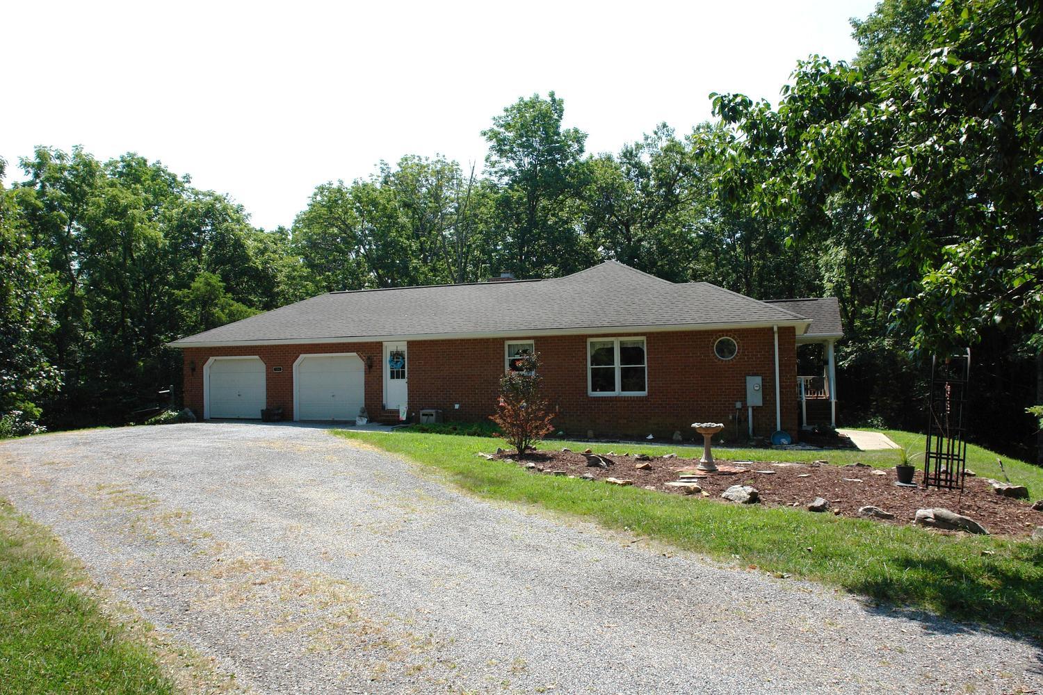 184 Ridge Trail Fincastle, VA 24090 - Photo 34 of 37 184 Ridge Trail Fincastle VA-large-033-3