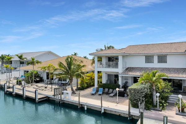 $1,275,000 | 180 9th Street, Key Colony Beach, FL 33051
