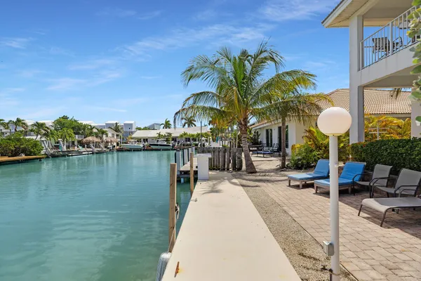 $1,275,000 | 180 9th Street, Key Colony Beach, FL 33051