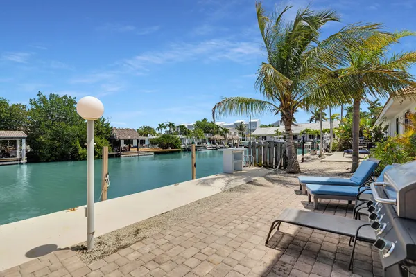 $1,275,000 | 180 9th Street, Key Colony Beach, FL 33051