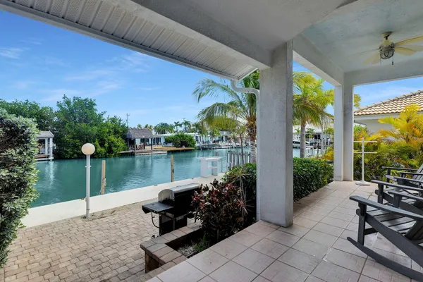 $1,275,000 | 180 9th Street, Key Colony Beach, FL 33051