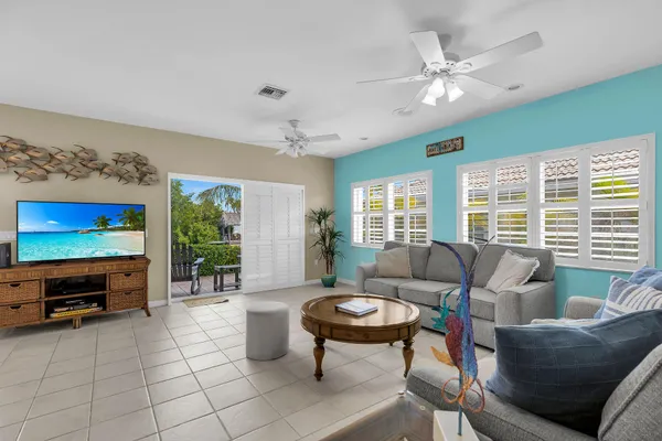 $1,275,000 | 180 9th Street, Key Colony Beach, FL 33051