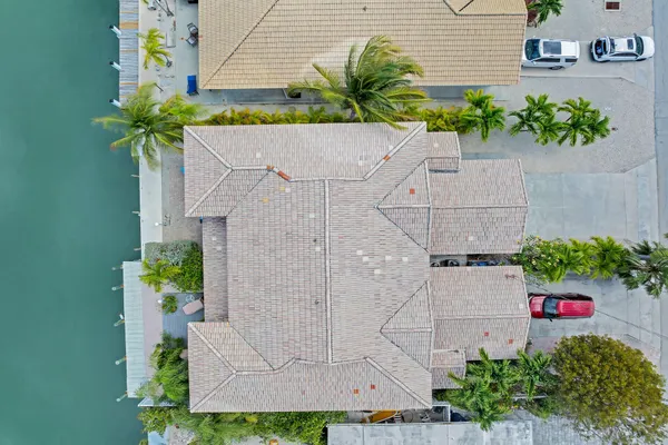 $1,275,000 | 180 9th Street, Key Colony Beach, FL 33051