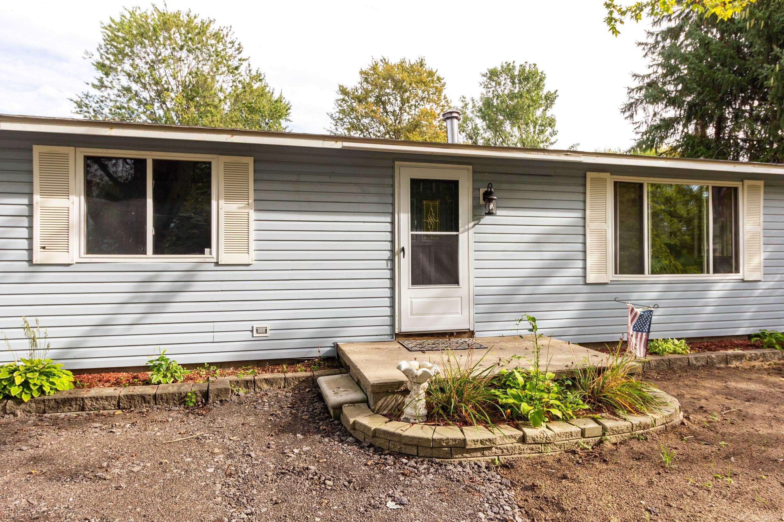 5106 Taft Road Algonac, MI 48001 - Photo 2 of 21 50155190-a0fa5c00-8ef9-4d07-9e3e-dbe4ff448682.JPG