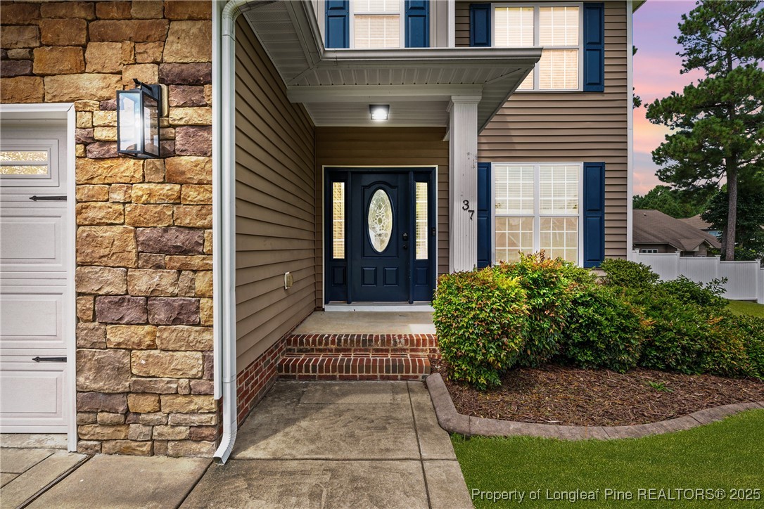 a view of a entrance of the house