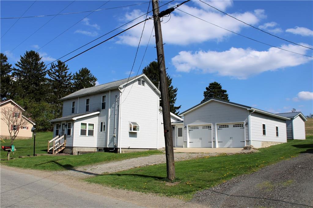 a view of a yard in front of a house