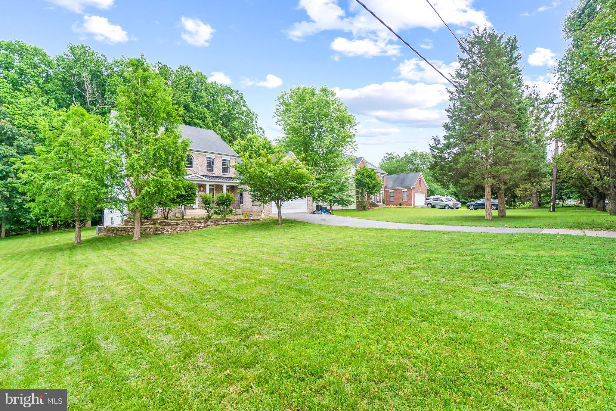 Spacious front yard