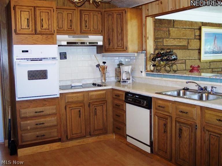 5070 Harper Road Solon, OH 44139 - Photo 4 of 15 Fully applianced kitchen