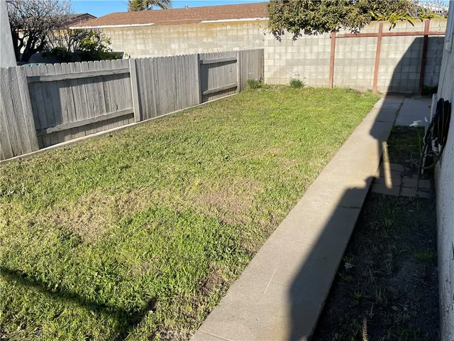 a view of a backyard with pathway