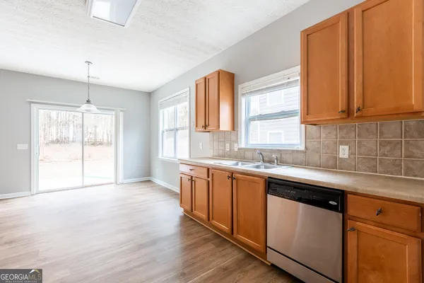 $2,295 | 3290 Cooper Woods Drive, Loganville, GA 30052