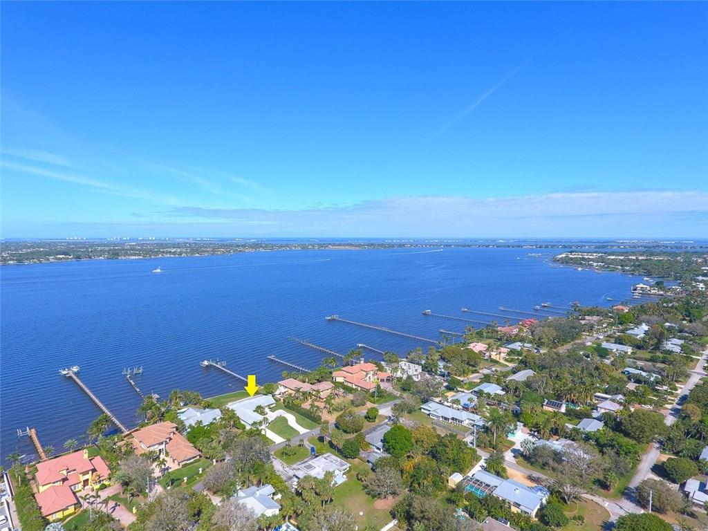 719 Southeast Riverside Drive Stuart, FL 34994 - Photo 9 of 17 a view of an ocean