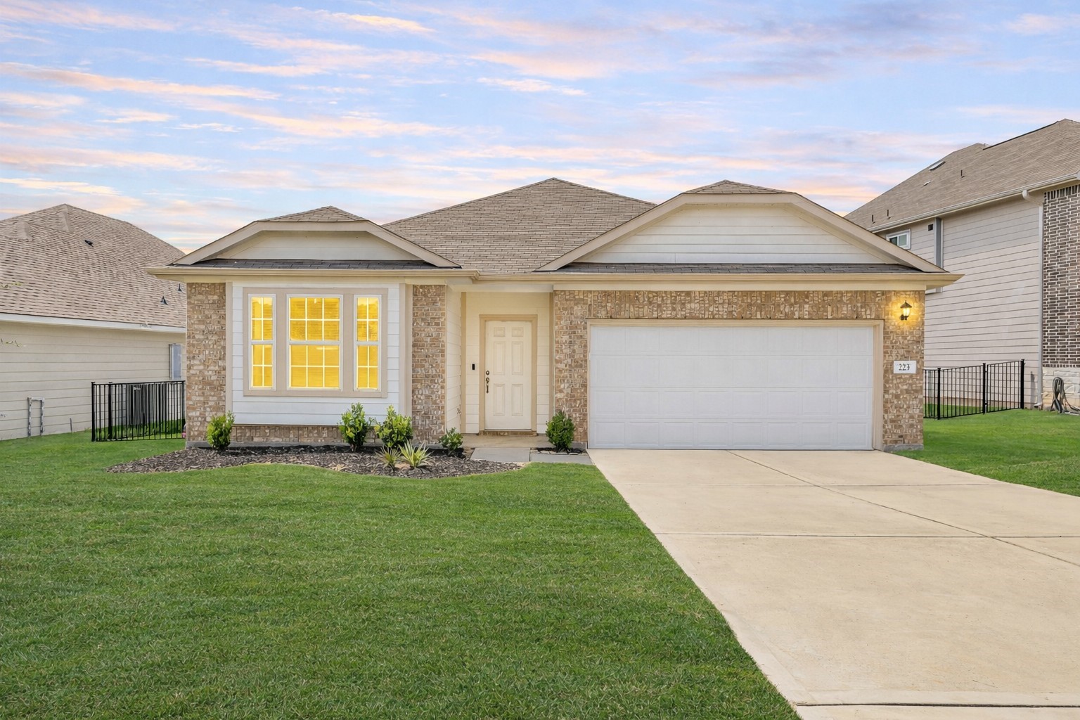 223 Shoreview Drive Conroe, TX 77303 - Photo 2 of 39