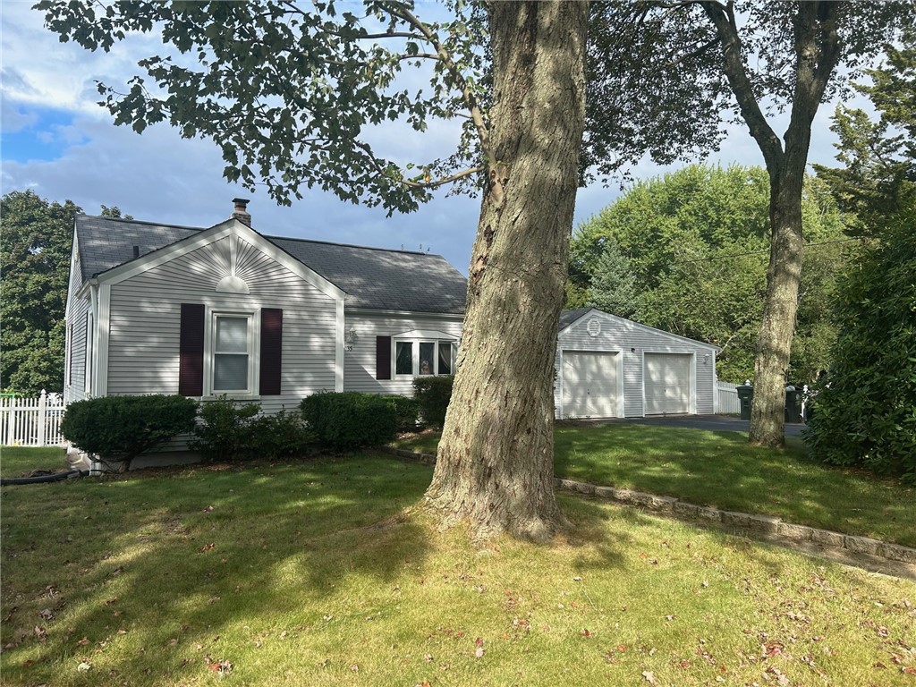 35 Angus Street Coventry, RI 02816 - Photo 3 of 36