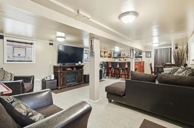 $220,000 | 12412 Lincoln Street, Calumet Park, IL 60827