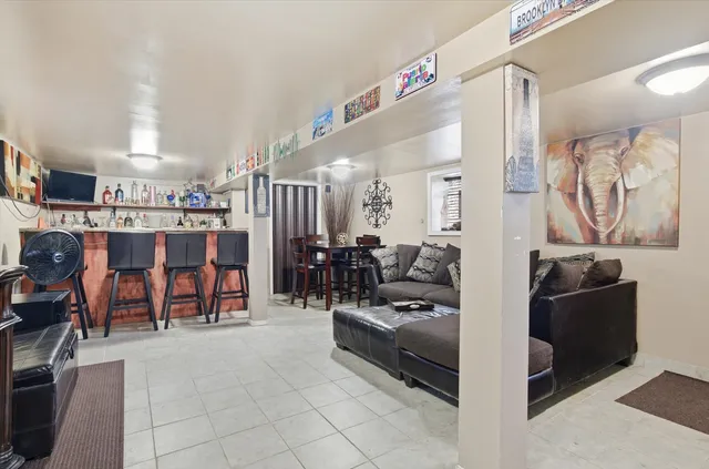 $220,000 | 12412 Lincoln Street, Calumet Park, IL 60827