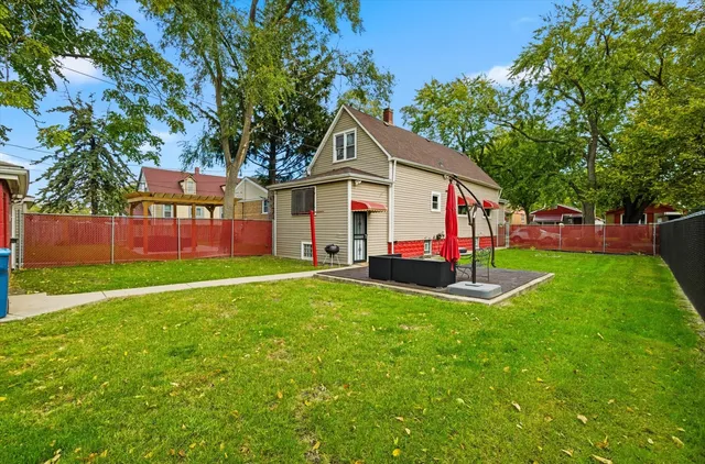 $220,000 | 12412 Lincoln Street, Calumet Park, IL 60827