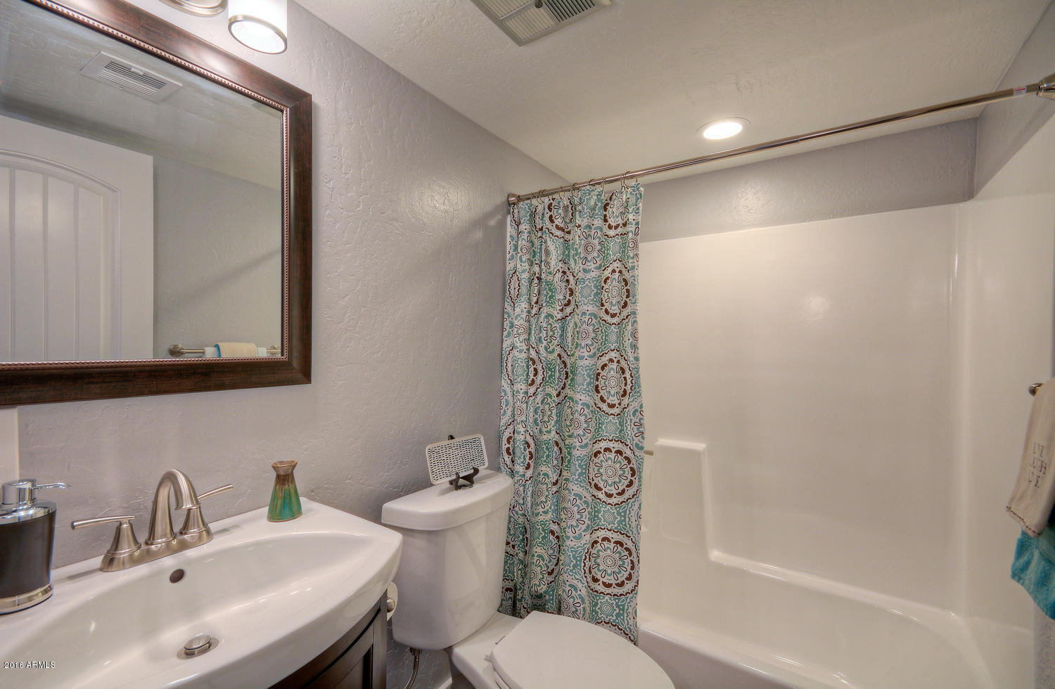 6631 East Lowden Road Cave Creek, AZ 85331 - Photo 11 of 25 Gorgeous hall bath