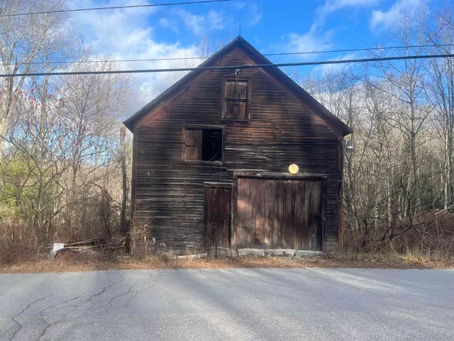 $225,000 | 34 East Lake Road, Fitzwilliam, NH 03447