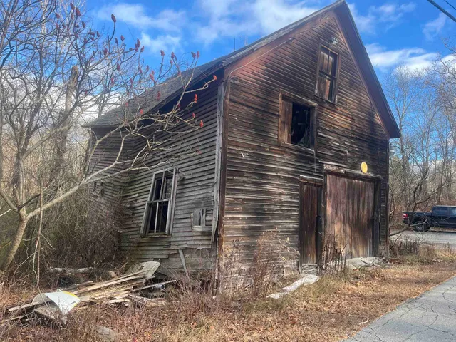 $225,000 | 34 East Lake Road, Fitzwilliam, NH 03447