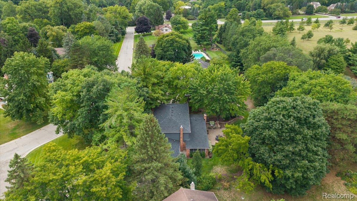 5033 Aintree Court Rochester, MI 48306 - Photo 58 of 64 Privacy behind the house