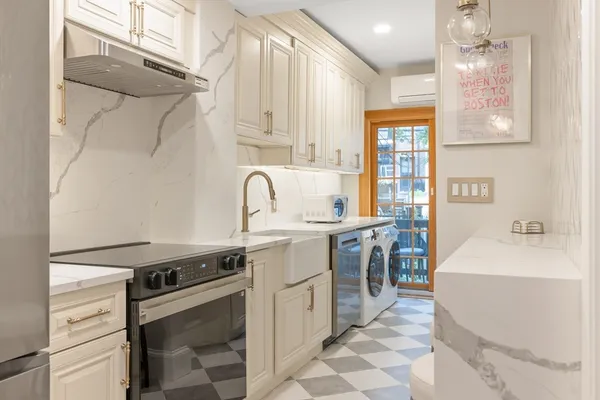 $4,200 | 15 Concord Square, Unit A, Boston, MA 02118