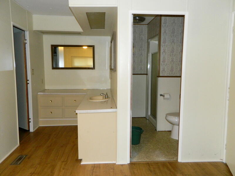 301 Bandy Way Grants Pass, OR 97526 - Photo 19 of 30 Master bathroom