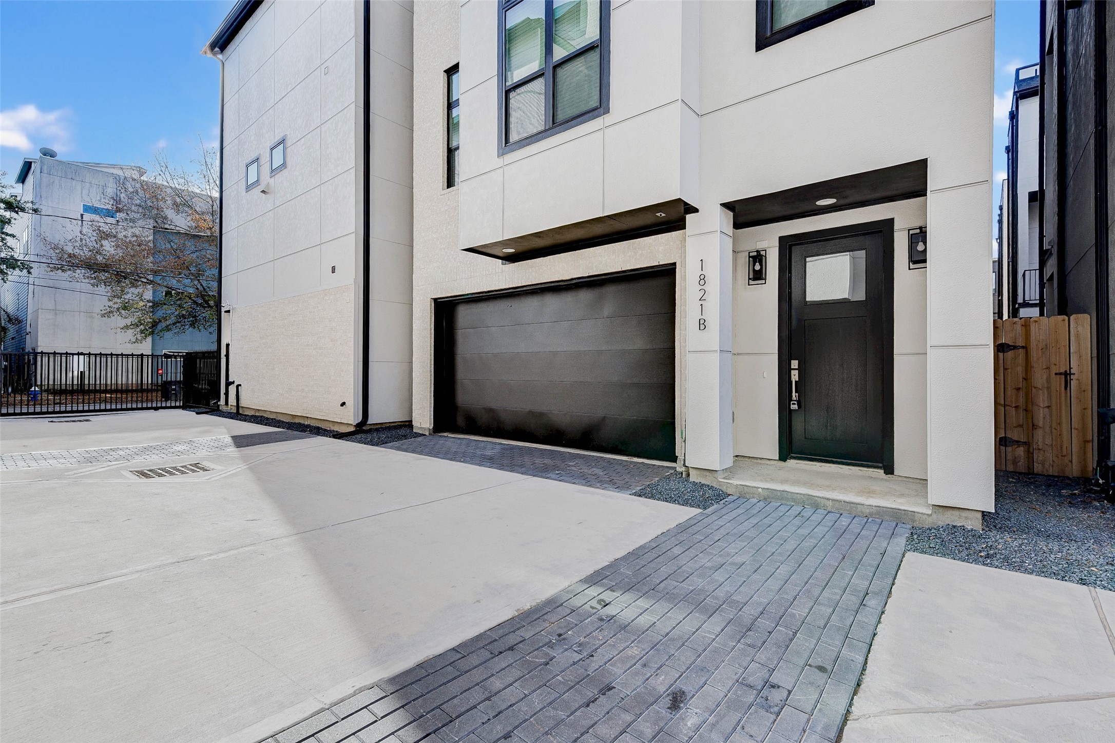 1821 Prospect Street, Unit B Houston, TX 77004 - Photo 2 of 33