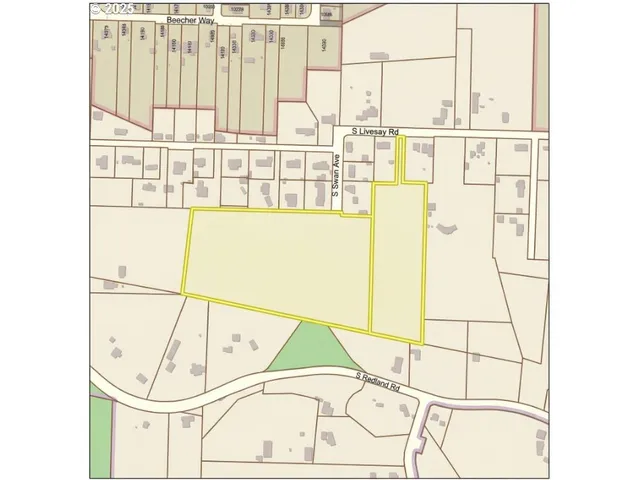 a picture of a bathroom with mirror