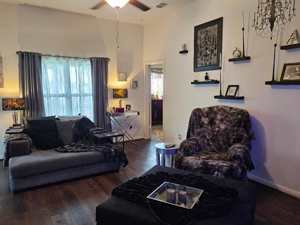 14262 Wrangler Way Dallas, TX 75253 - Photo 9 of 23 a living room with furniture window and a lamp